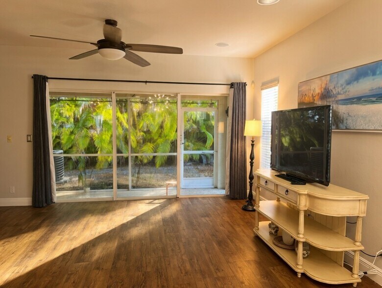 Building Photo - 8165 Pacific Beach Dr