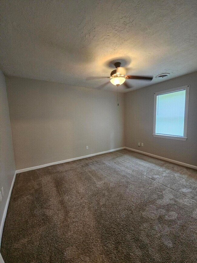 Building Photo - 3306 Tanglewood Dr