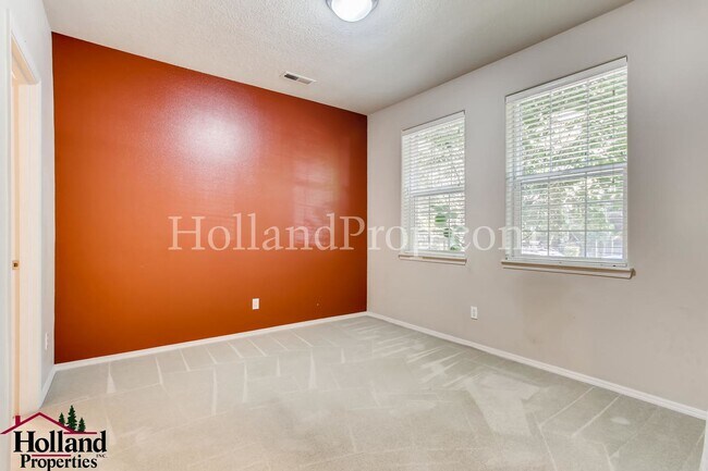 Building Photo - 6014 NE Maidstone St