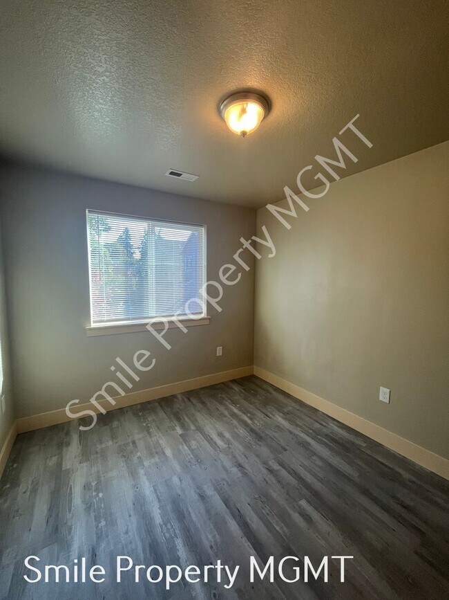 Building Photo - 5938 SE 136th Ave