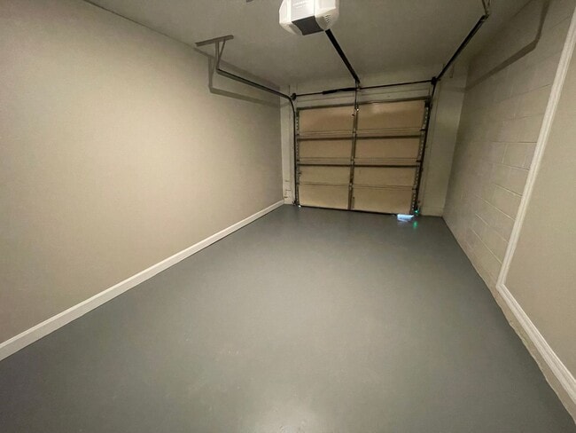 Building Photo - NEWLY RENOVATED 3/2 Duplex near Sleepy Hollow Sports Complex in Leesburg