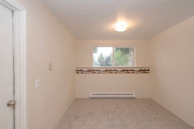 Building Photo - Large Home on Large Lot in Sequim