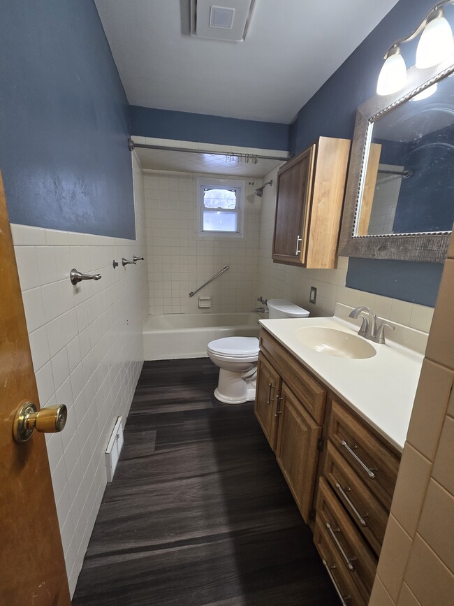 main bathroom - 97 Grimm Heights Ave