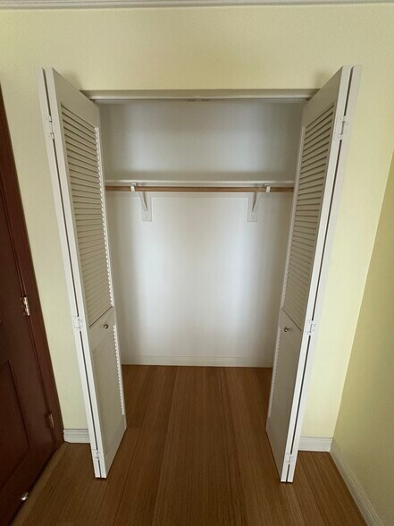 Building Photo - 1154 S Barrington Ave