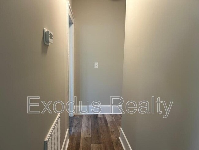 Building Photo - 311 Bracken St