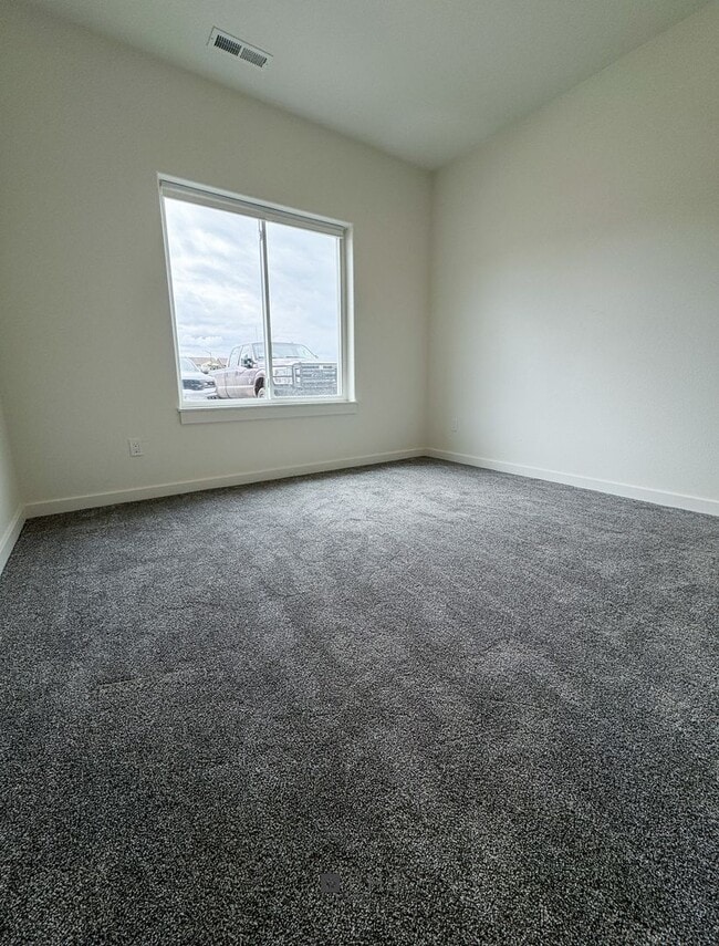 Building Photo - BRAND NEW Pet Friendly 1 bed/ 1 bath apart...