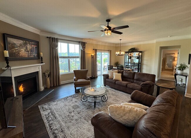 Building Photo - Beautiful 4 Bedroom Single Family Home