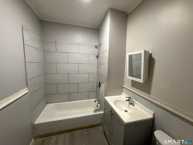 Building Photo - 29 Silver St