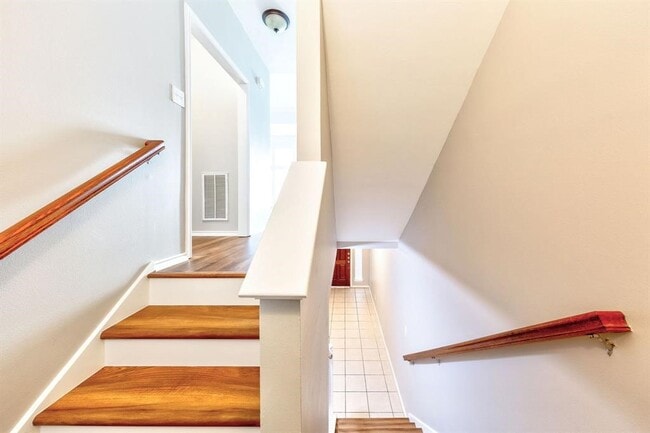 Building Photo - 1247 W 17th St