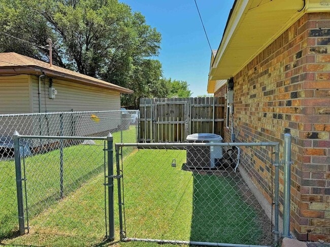 Building Photo - 4324 Edgehill