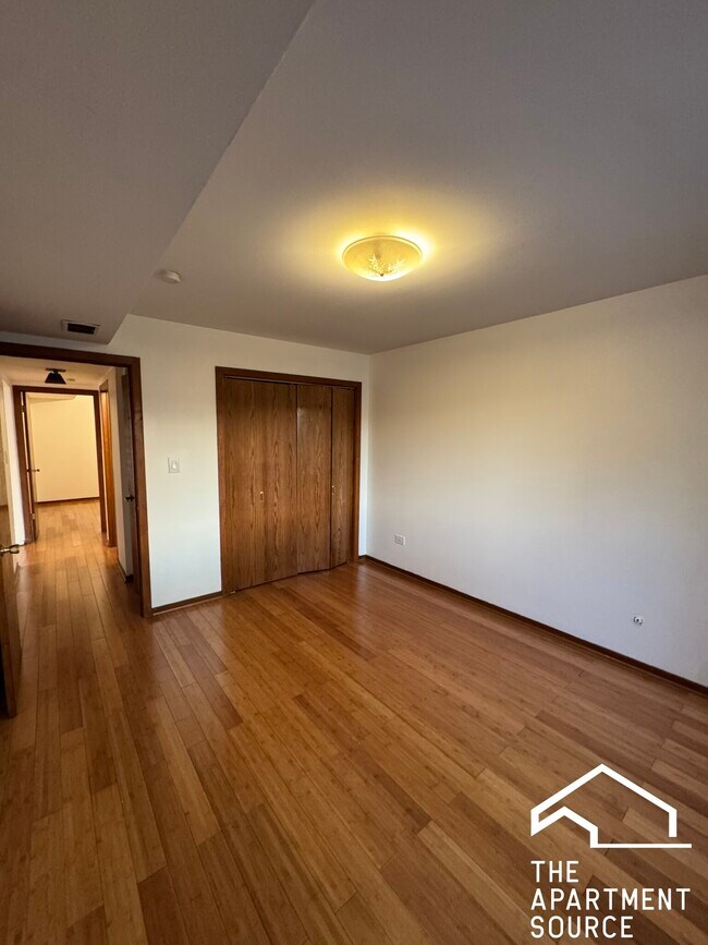 Building Photo - 7427 N Western Ave