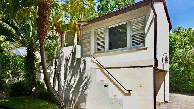 Building Photo - 544 N Knowles Ave