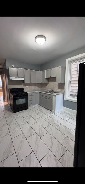 Kitchen - 3313 W 38th Pl