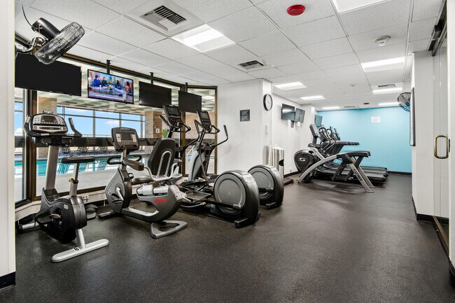 Building Photo - 2650 N Lakeview Ave