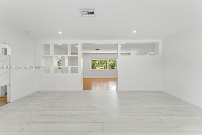 Building Photo - 4724 Orduna Dr