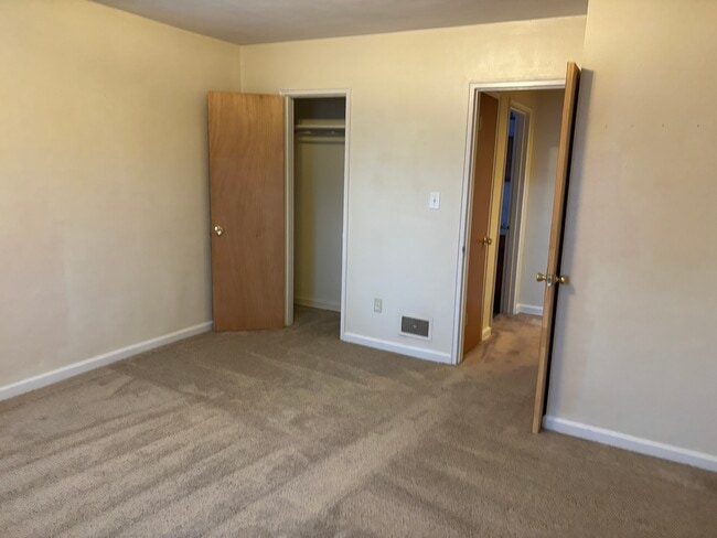 Building Photo - 506 Morse Ave