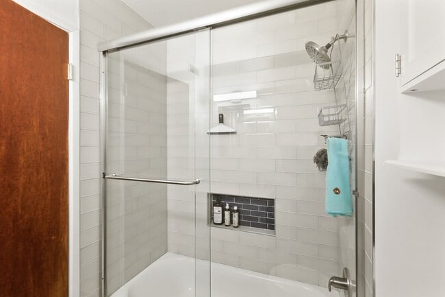 Building Photo - 2 Bedroom 2 Bedroom Home in East Davis with solar