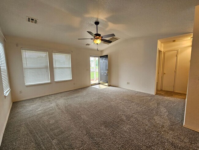 Building Photo - (2) Bed/(1) Bath Pets Negotiable Avail NOW w/ Storm Shelter!