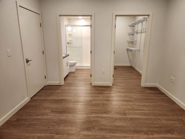 Building Photo - Ground Floor, Corner Unit 2 Bed/2 Bath Flat - This is a specially designed ADA Unit