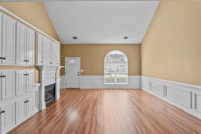 Building Photo - 229 Nicklaus Ct