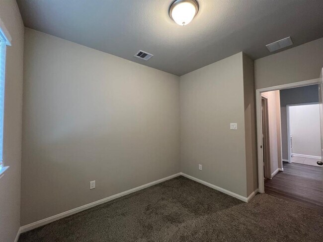 Building Photo - 8719 Arbor Trail Dr