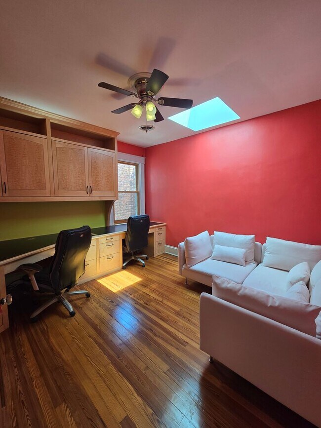 Building Photo - 3-Bedroom, 1.5 Bathroom Charles Village Townhouse