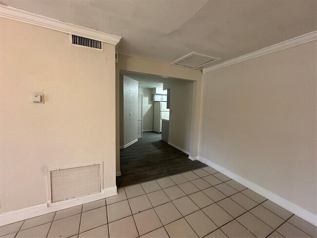 Building Photo - 146 SW 12th Ave