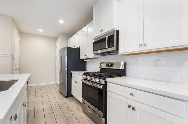 Building Photo - 3 Bedroom Townhome for Rent in Cadence Henderson | Solar Home | Master-Planned Community Near Las...
