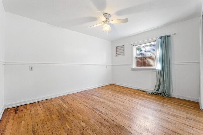 Building Photo - Old Town Lafayette Location! 4 bedrooms! Huge garage!