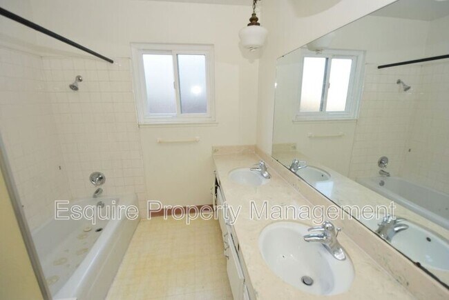 Building Photo - 1335 Lawrence Way