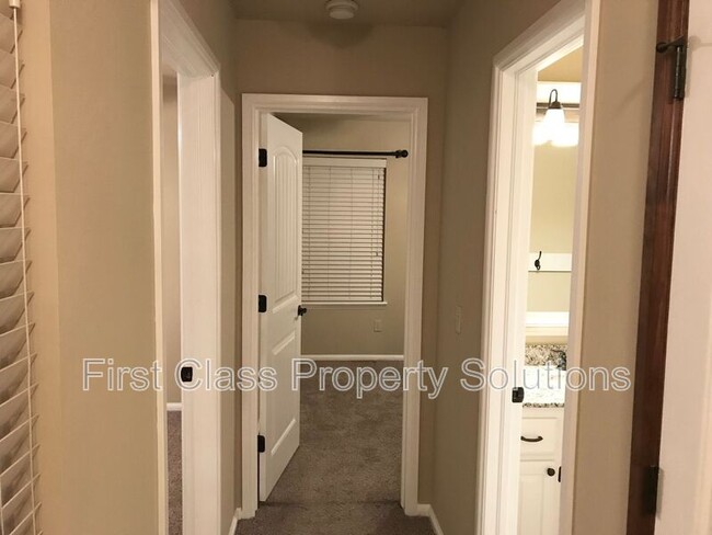 Building Photo - 3500 Arcadia Dr