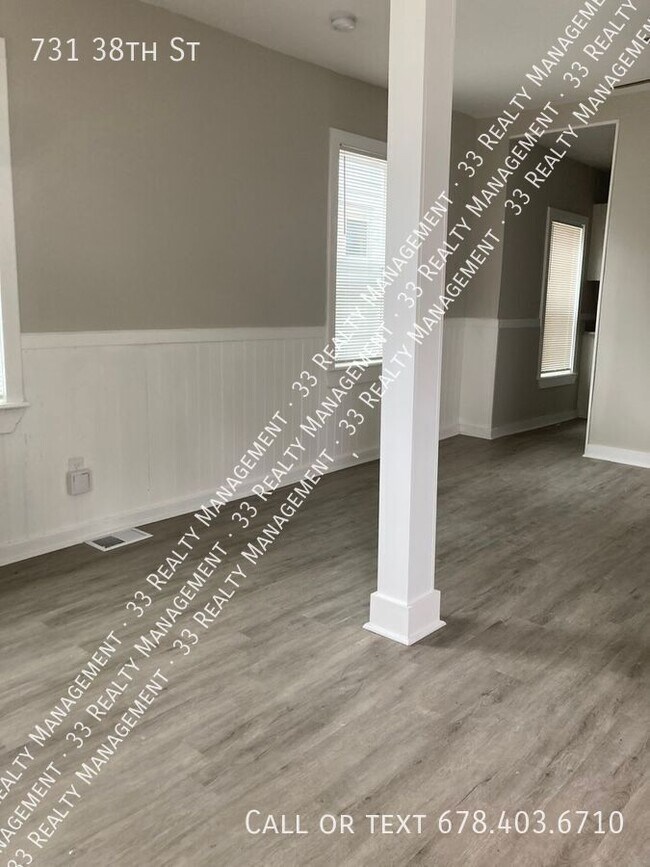 Building Photo - 731 E 38th St