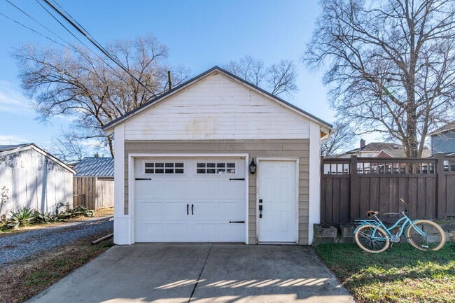 Building Photo - Standout 3-bed, 1.5-bath 1930s Richmond home full of vintage charm