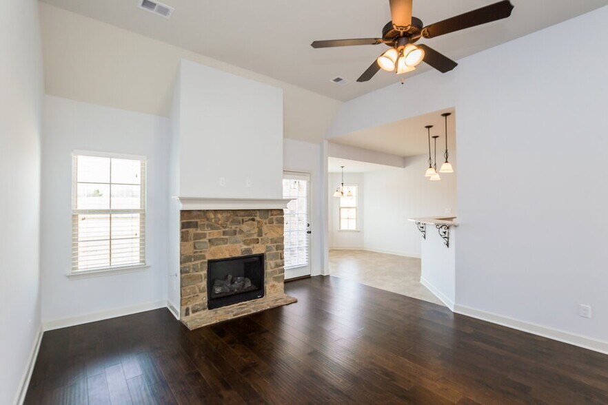 Building Photo - 3363 Hill Valley Ln