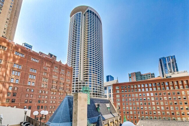 Building Photo - 111 E Chestnut St