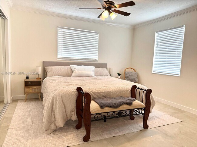 Building Photo - 232 SE 6th St