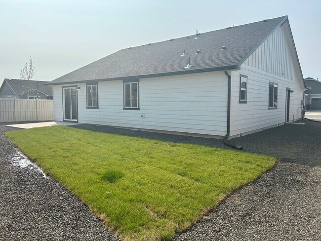Building Photo - Brand New Home 3 Bedroom Home In Star!