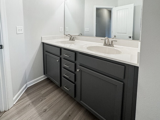 Building Photo - RENOVATED 4 BEDROOM/3 BATH IN VIRGINIA BEACH! READY FOR RENT!!