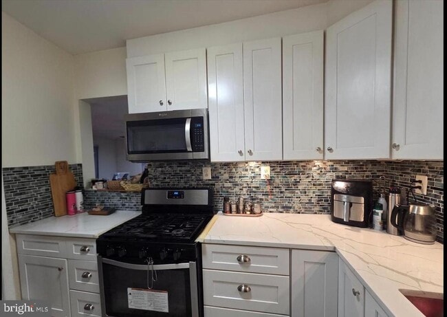 Building Photo - 1821 Pimmit Dr