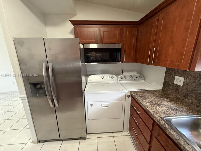 Building Photo - 2212 W 74th St