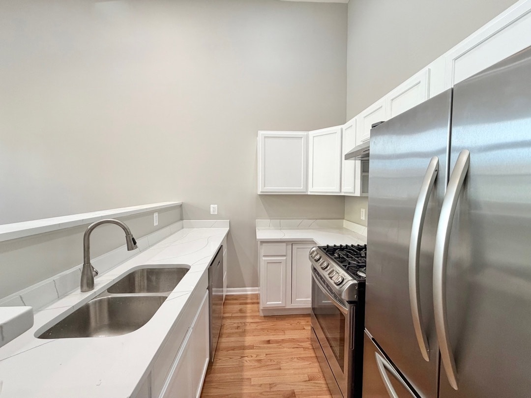 Building Photo - 1013 W 19th St