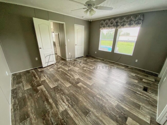 Building Photo - Bright & Spacious 3-Bed, 2-Bath Mobile Hom...