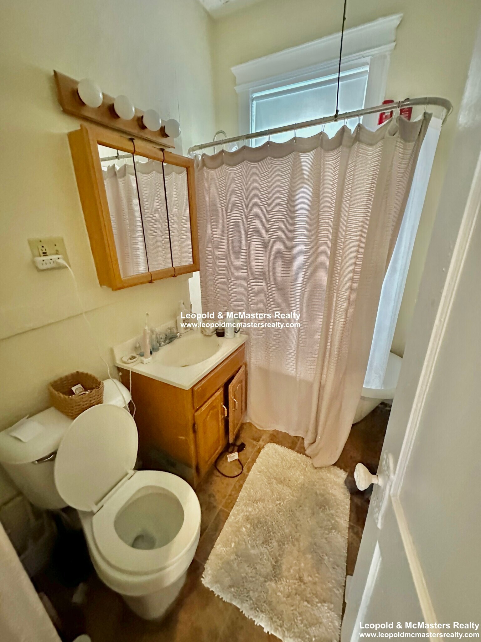 Building Photo - 83 Gordon St