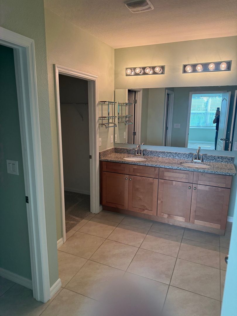 Building Photo - 4207 Looking Glass Pl