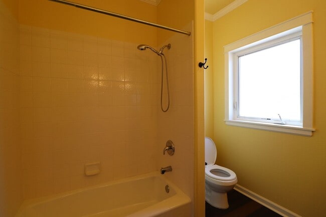 Building Photo - Beautiful Templeton Home