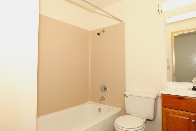 Building Photo - Laurelwood Gardens