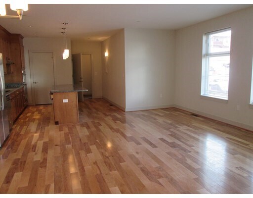 Building Photo - 150 Adams St