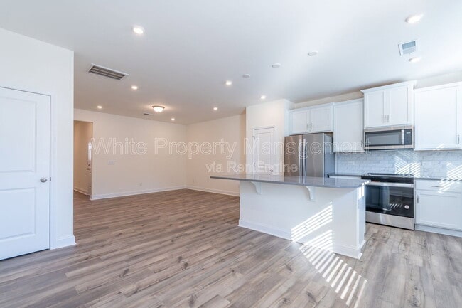 Building Photo - 1556 Cedar Tree Dr