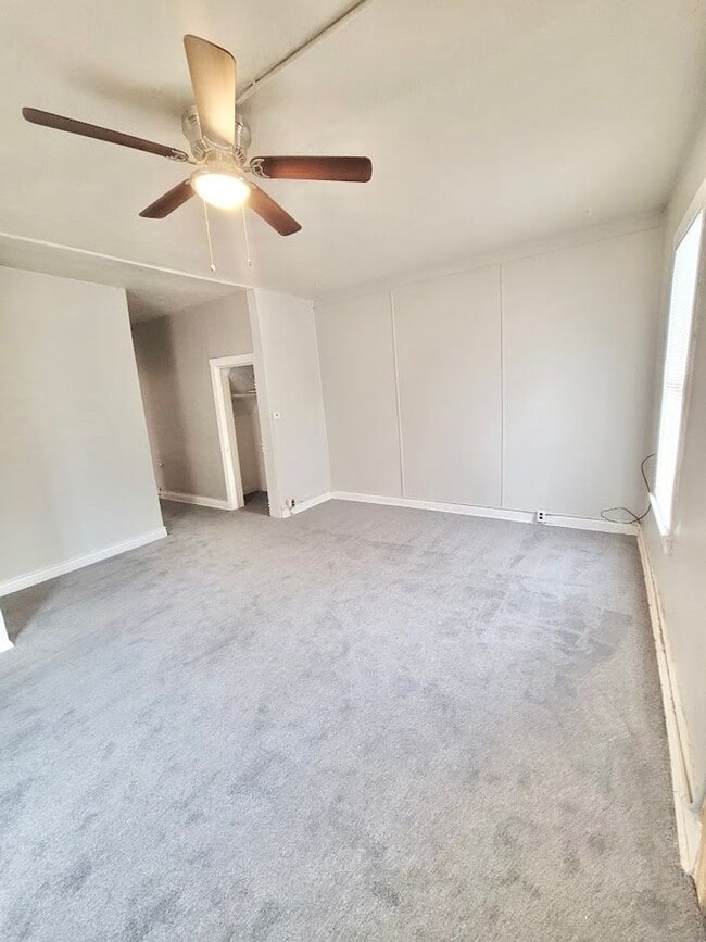 Building Photo - Charming 3 bed 1 bath 2 garage house in Pu...
