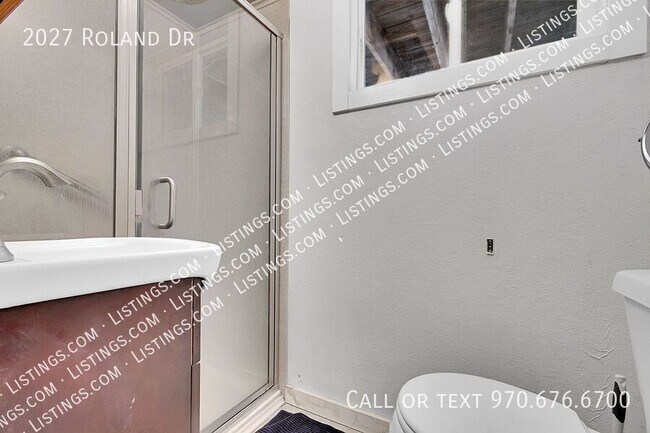 Building Photo - 2027 Roland Dr